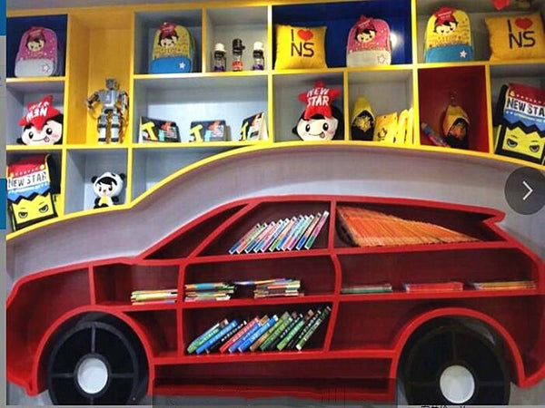 Chiquitos Factory custom-made children's bookshelves in the shape of creative cars for the library